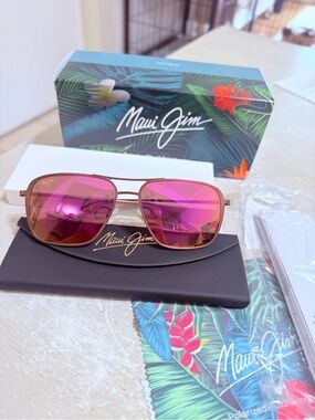 Maui Jim beaches UnisexGold Metal Aviator Sunglasses with Mirror Lenses